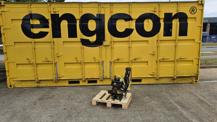 Used - EC204 tiltrotator S40 top and bottom with SS9 (4 hose) control system 